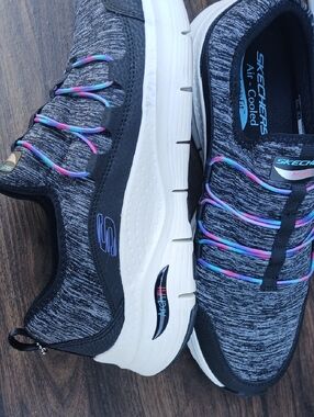 Skechers Women's Gray Knit Arch Fit Slip-On Sneakers Pink & Blue Accents Size 10